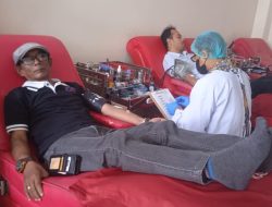 Peringati Hari Jadi SMSI ke- 7, SMSI Karawang Donor Darah Gandeng PMI 
