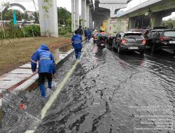 Atasi Bencana Banjir, Pemprov DKI Siagakan Petugas dan Pompa