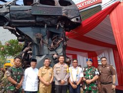 Kapolres Dan Bupati Karawang Resmikan Monumen Keselamatan