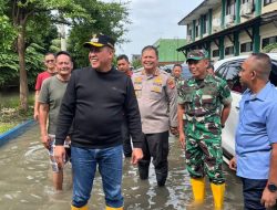 Tinjau Banjir Bekasi Timur, Wali Kota Bekasi Takziah Korban Terseret Arus