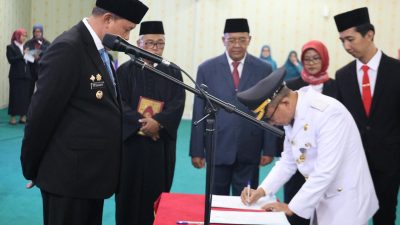 Walikota Bekasi Lantik 44 Pejabat di Lingkungan Pemkot