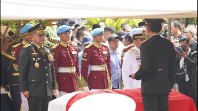 Kasad Hadiri Pemakaman Militer Wapres ke-6 Try Sutrisno di TMP Kalibata