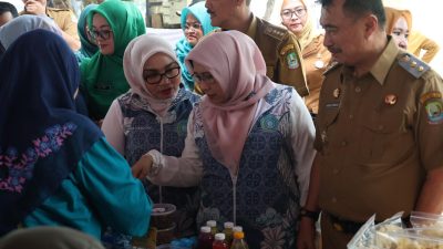 Wawali Bekasi borong takjil UMKM