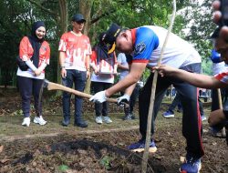 HPSN 2026, Tri Adhianto Turun Langsung Bersih-Bersih Lingkungan Bersama ASN Bekasi