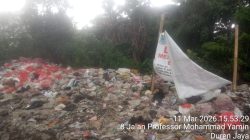 sampah-menggunung-di-jalan-prof-mohammad-yamin-bekasi-timur
