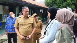 tri-adhianto-sidak-smpn-52-bekasi-tindak-tegas-oknum-tu