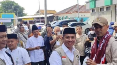 Bupati Karawang Aep Syaepuloh melepas 443 jemaah haji Kloter JKS 04