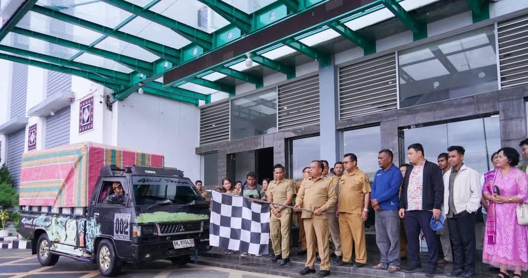 Bupati Karo melepas pengiriman 1.050 kg cabai merah ke Palangka Raya