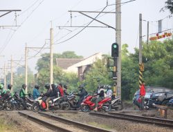 Dishub Bekasi Siagakan Petugas di Perlintasan Bulak Kapal–Ampera, Antisipasi Kecelakaan Saat Proyek Flyover