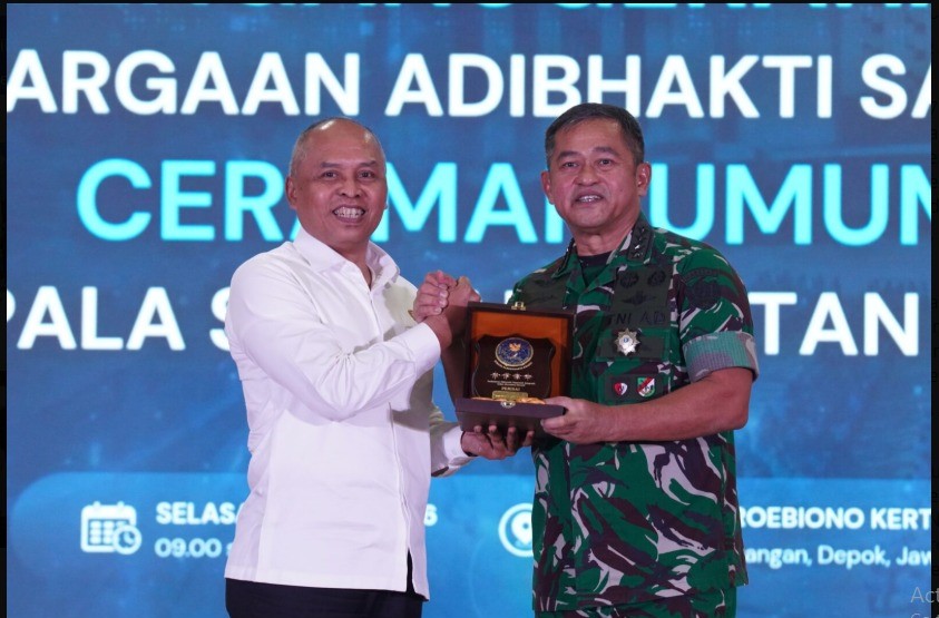 Kasad Maruli Simanjuntak menerima penghargaan Adibhakti Sanapati dari BSSN