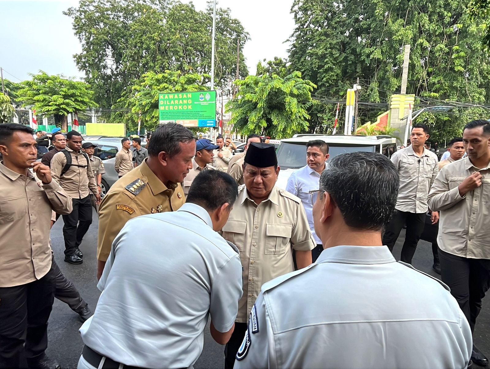 Prabowo jenguk korban tabrakan kereta Bekasi