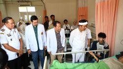 Tri Adhianto Dampingi Dedi Mulyadi Jenguk Korban KRL, Pastikan Perawatan Maksimal dan Gratis BPJS