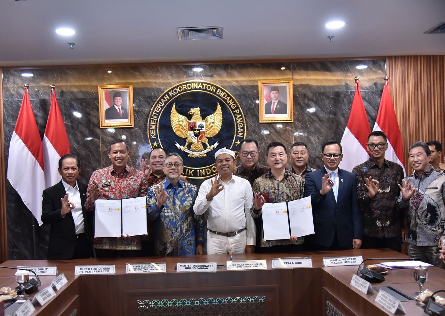 Wali Kota Bekasi Tri Adhianto menandatangani proyek PSEL