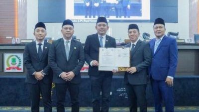 rapat-paripurna-dprd-karawang-pansus-lkpj-bupati-2025